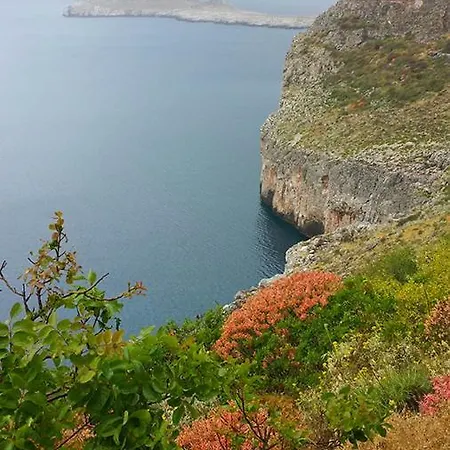 Dimitra - Mani , Traditional Archontiko بيت للعطل