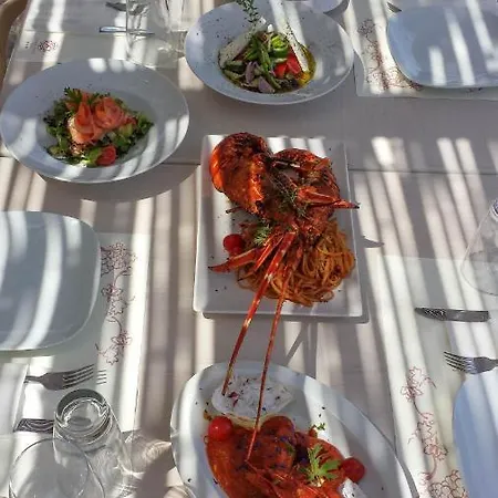 Dimitra - Mani , Traditional Archontiko بيت للعطل