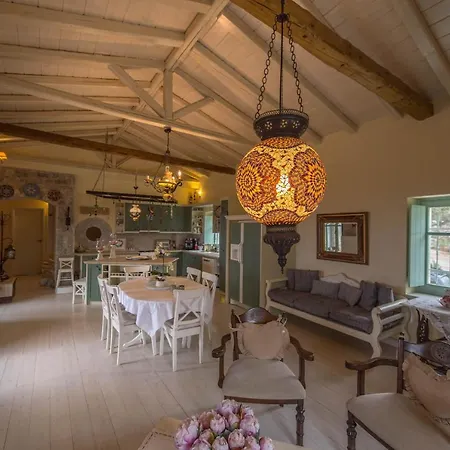 بيت للعطل Dimitra - Mani , Traditional Archontiko