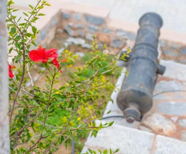 Dimitra - Mani , Traditional Archontiko Diros