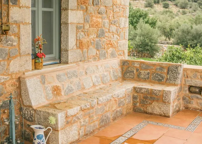 Casa de Férias Dimitra - Mani , Traditional Archontiko Diros