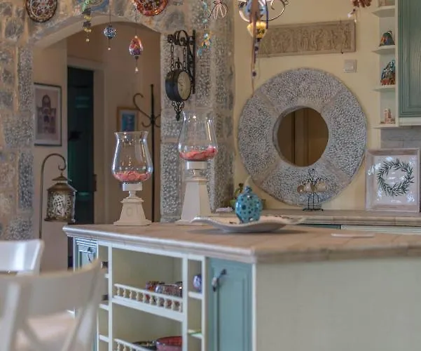 Dimitra - Mani , Traditional Archontiko Casa de Férias Diros