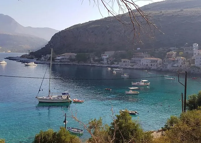 Casa de Férias Dimitra - Mani , Traditional Archontiko Diros